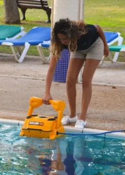 Dolphin Wave 100 Zwembadrobot 14 Dolphin Wave 100 Zwembadrobot -Bestway Verkoop dolphin wave 100 plaatsen in zwembad 1